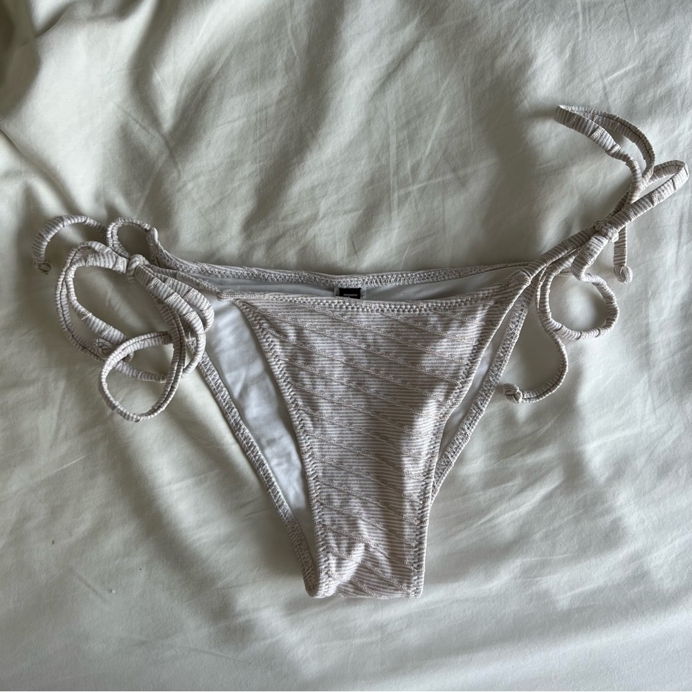 Koral by Llana Kugel Cream Gold Metallic Tie Side
Bikini Bottom Size Small